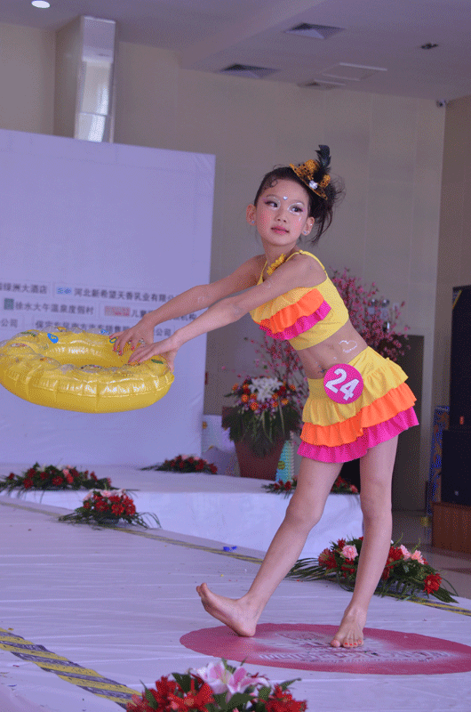 中国童模网--2013新丝路保定总决赛泳装展示